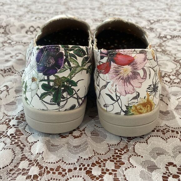 Earth Origins Floral scalloped Slip on shoes Welltek System-Size 9 - Picture 2 of 5